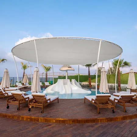Resort Rubi Platinum Sign *